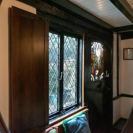 15Th Century Tiny Character Cottage-Henley Centre Esterno foto