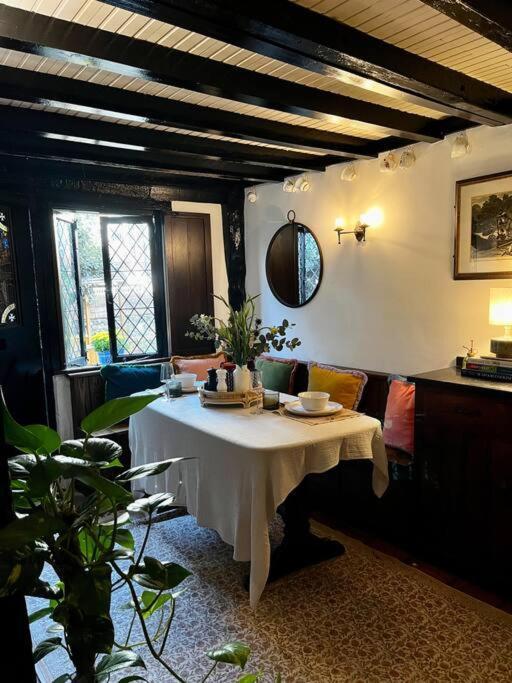 15Th Century Tiny Character Cottage-Henley Centre Esterno foto