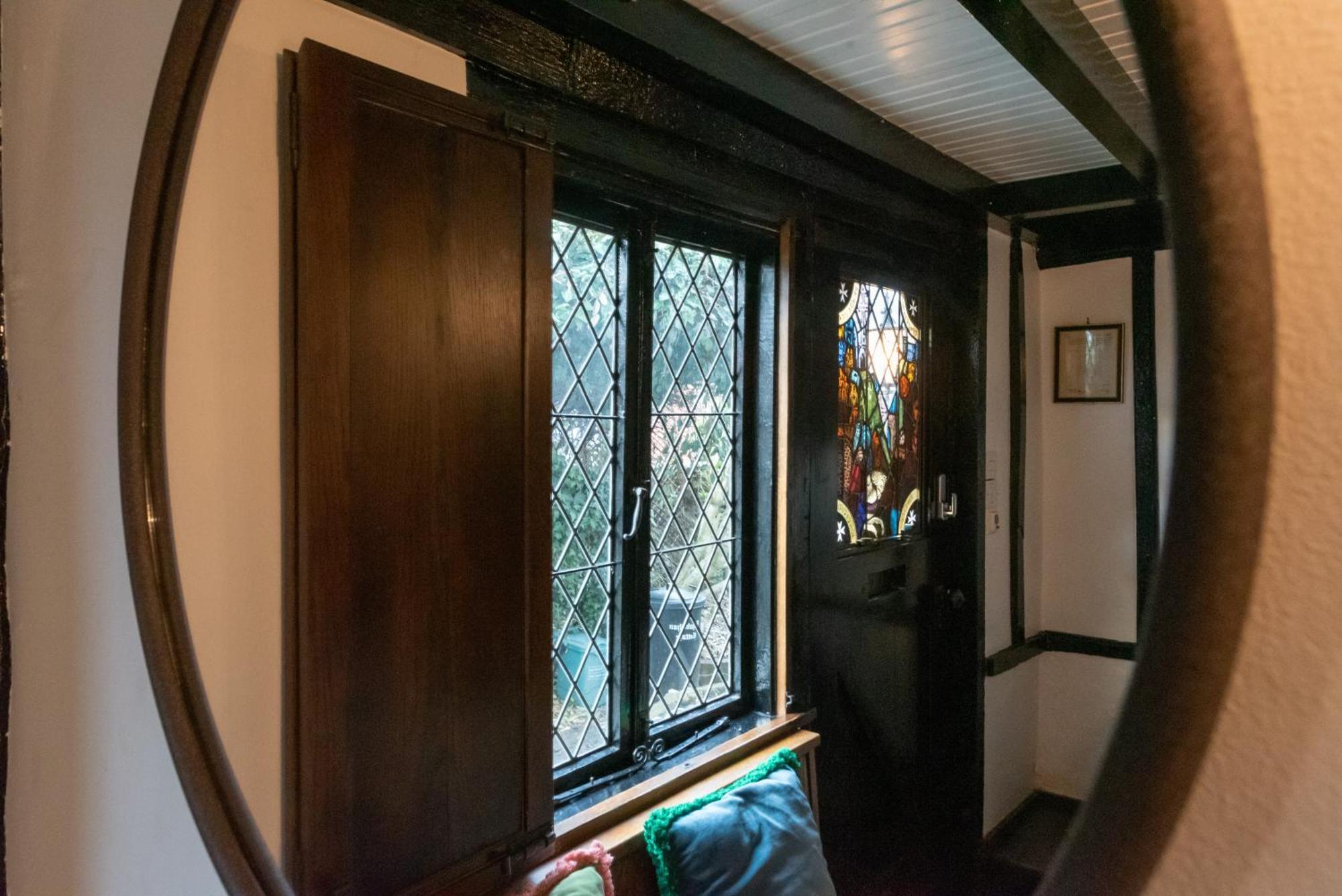 15Th Century Tiny Character Cottage-Henley Centre Esterno foto