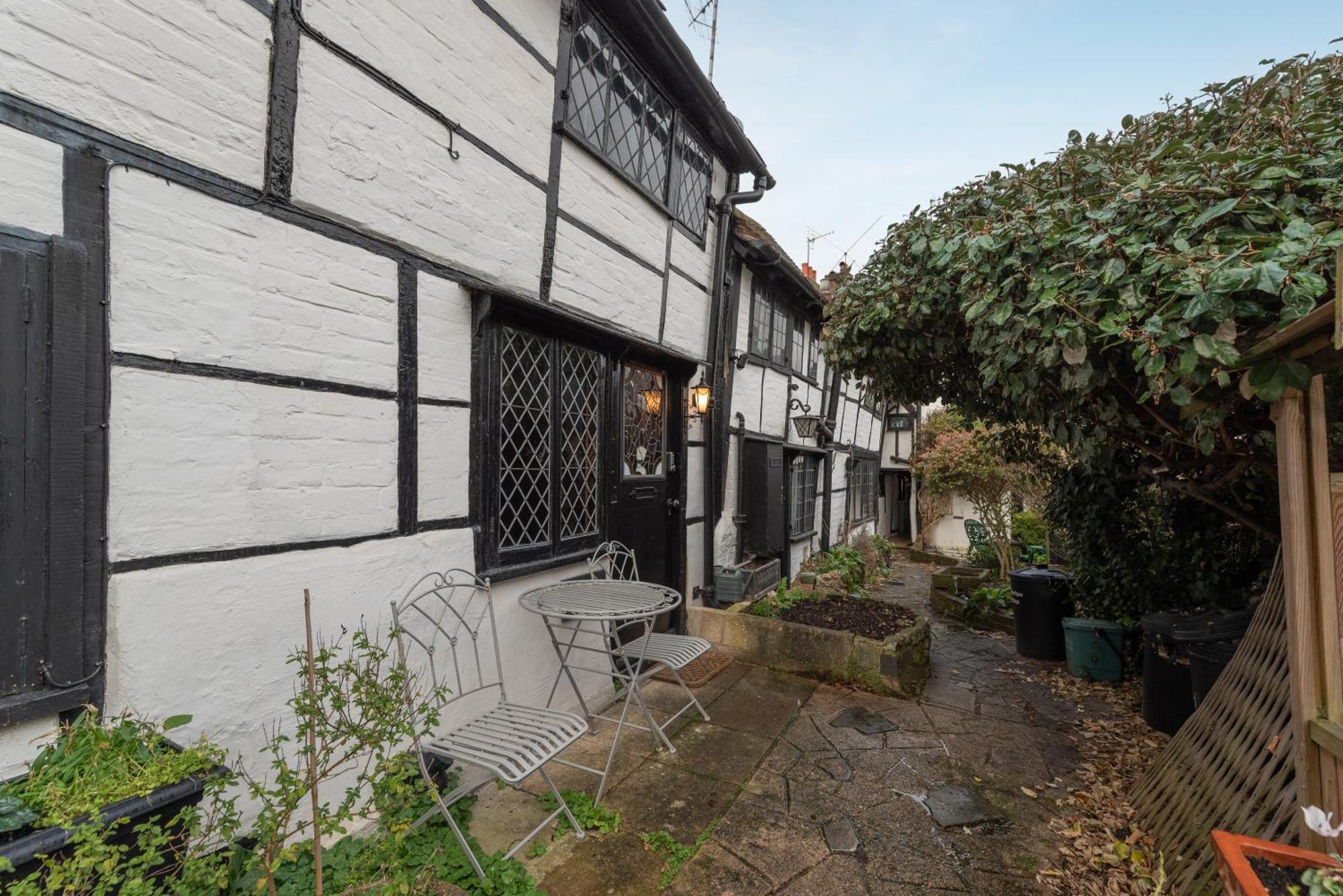 15Th Century Tiny Character Cottage-Henley Centre Esterno foto